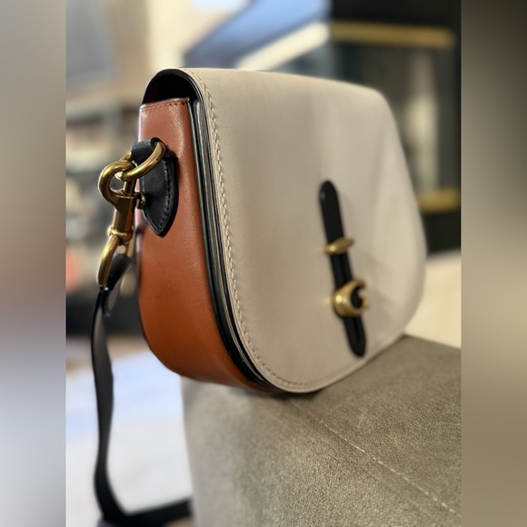 Stunning Coach Saddle Bag In Colorblock - Picture 1 of 14